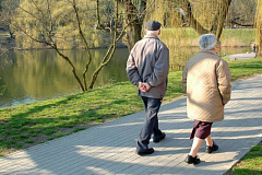 Польза прогулок для пожилых людей