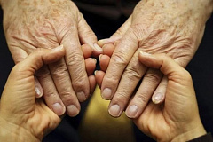 Тремор рук у пожилых людей